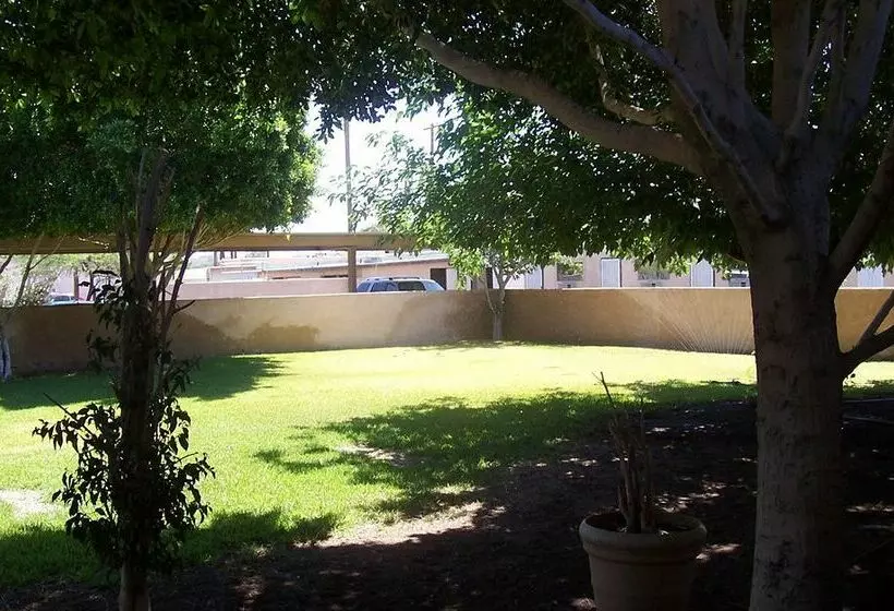 酒店 Brunners Inn & Suites