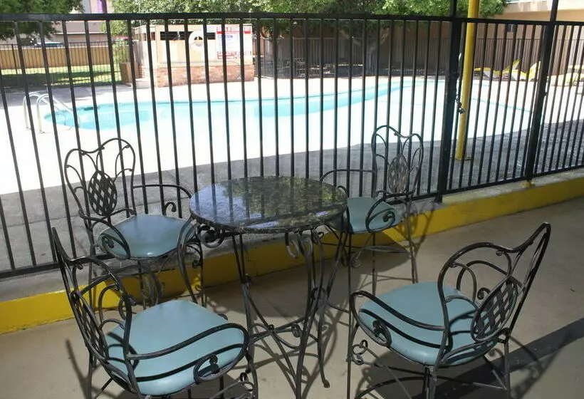 酒店 Brunners Inn & Suites