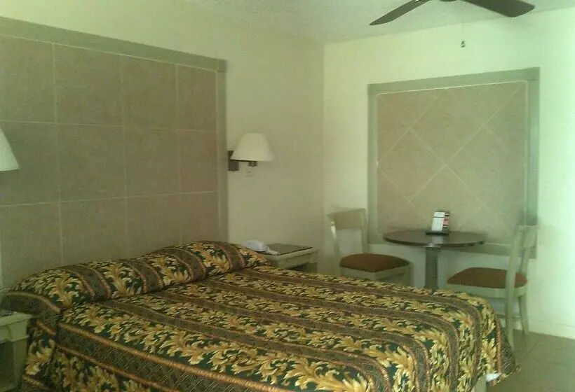 酒店 Brunners Inn & Suites