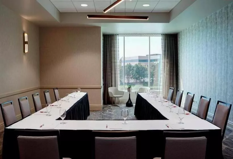 هتل Chicago Marriott Southwest At Burr Ridge