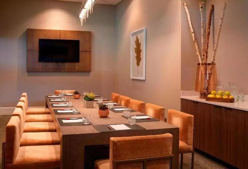 هتل Chicago Marriott Southwest At Burr Ridge