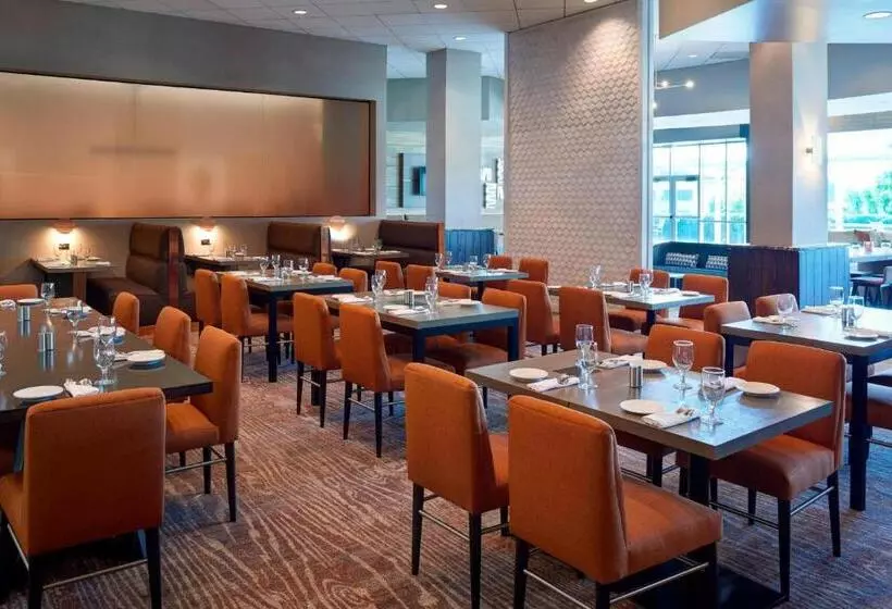 هتل Chicago Marriott Southwest At Burr Ridge