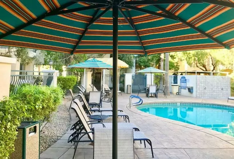 בית מלון כפרי Club De Soleil Allsuite Resort