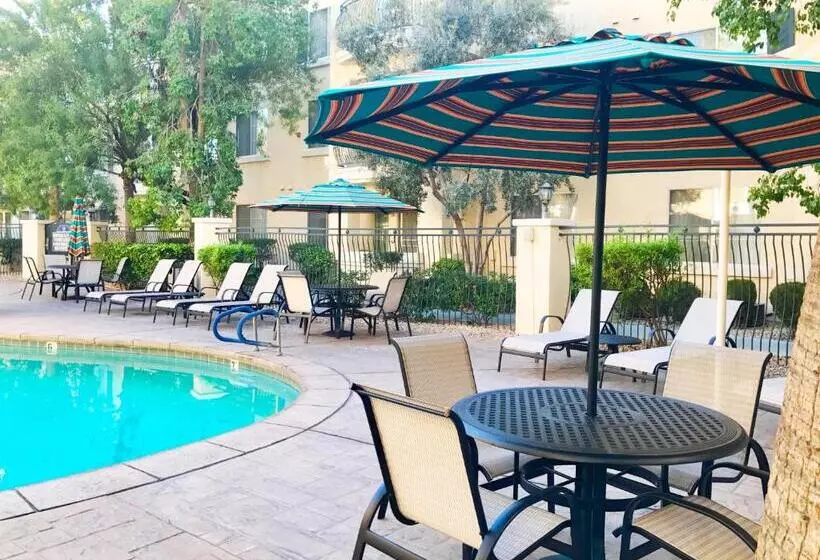 בית מלון כפרי Club De Soleil Allsuite Resort