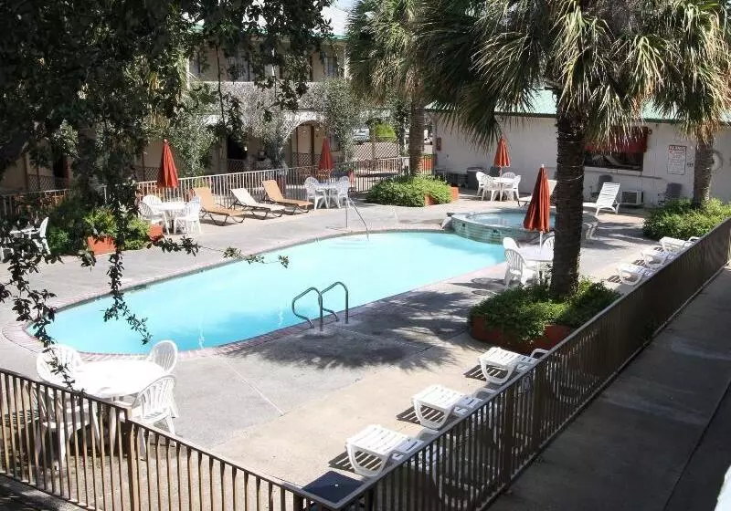 호텔 Family Garden Inn & Suites