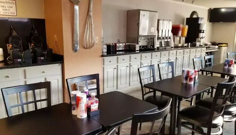 호텔 Family Garden Inn & Suites