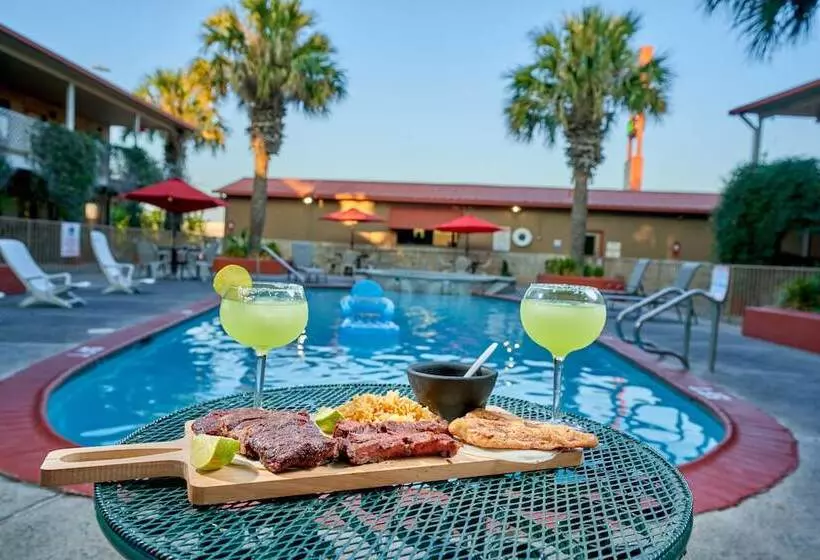 호텔 Family Garden Inn & Suites