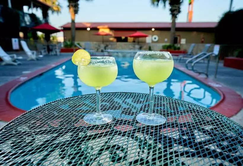 호텔 Family Garden Inn & Suites