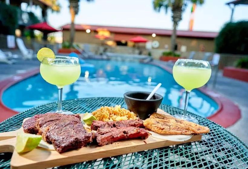 호텔 Family Garden Inn & Suites