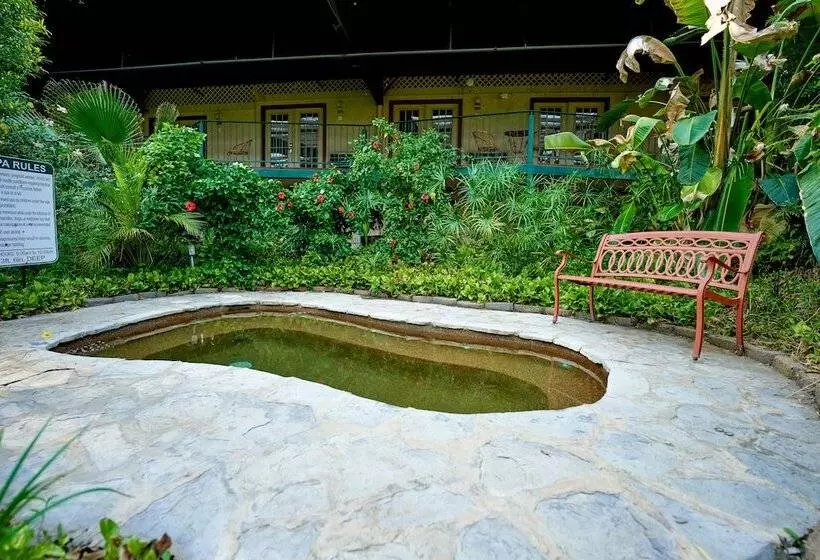 호텔 Family Garden Inn & Suites