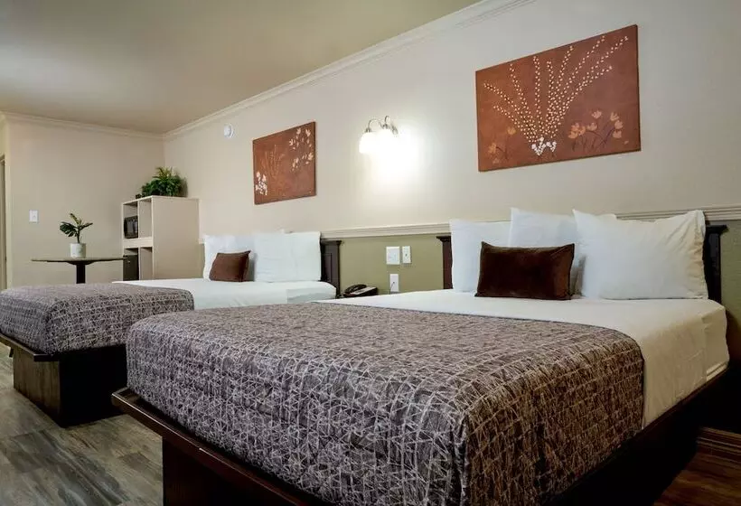 호텔 Family Garden Inn & Suites