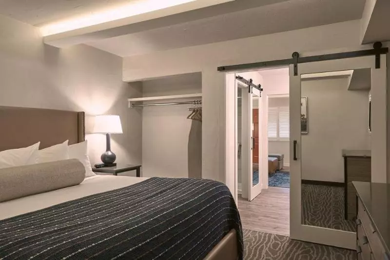 ホテル Fredericksburg Inn And Suites