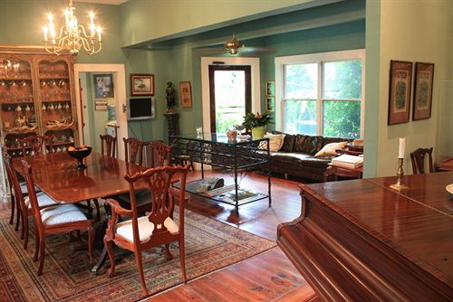 فندق The Green House Inn