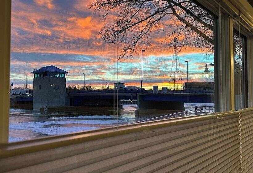 فندق Harbor Winds