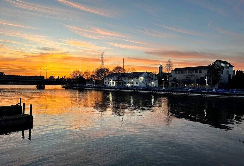 فندق Harbor Winds