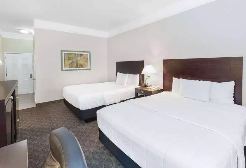 Отель La Quinta Inn & Suites By Wyndham Pharr Rgv Medical Center