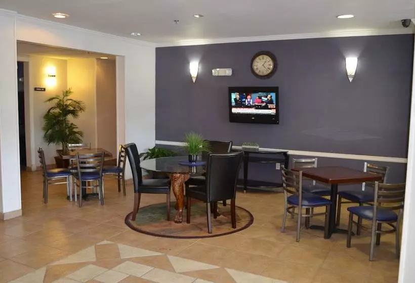 Отель Stay Express Inn And Suites Atlanta Union City