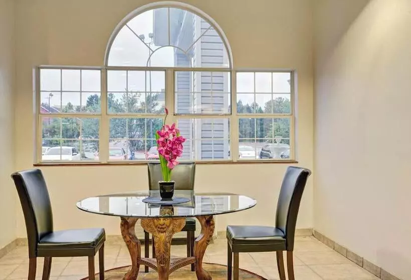 Отель Stay Express Inn And Suites Atlanta Union City