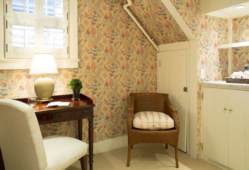 فندق The 1770 House Restaurant & Inn