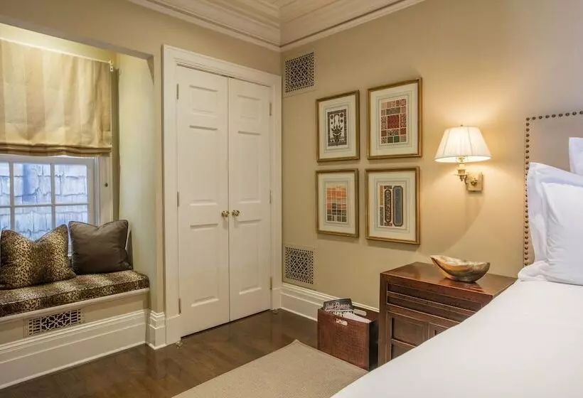 هتل The 1770 House Restaurant & Inn