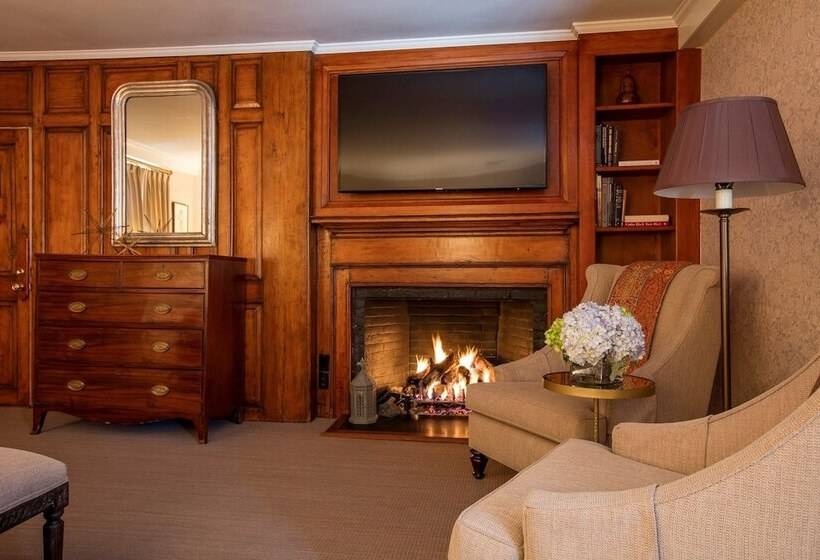 فندق The 1770 House Restaurant & Inn