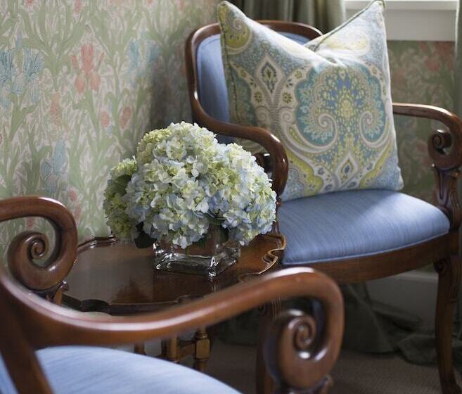 فندق The 1770 House Restaurant & Inn