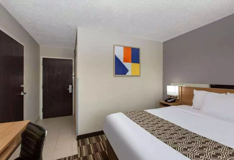 Microtel Inn & Suites By Wyndham Augusta/riverwatch