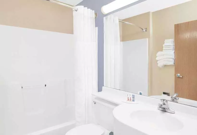 Microtel Inn And Suites Clear Lake