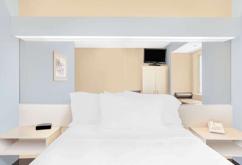 Microtel Inn And Suites Clear Lake