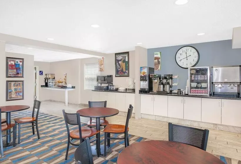 Microtel Inn And Suites Clear Lake