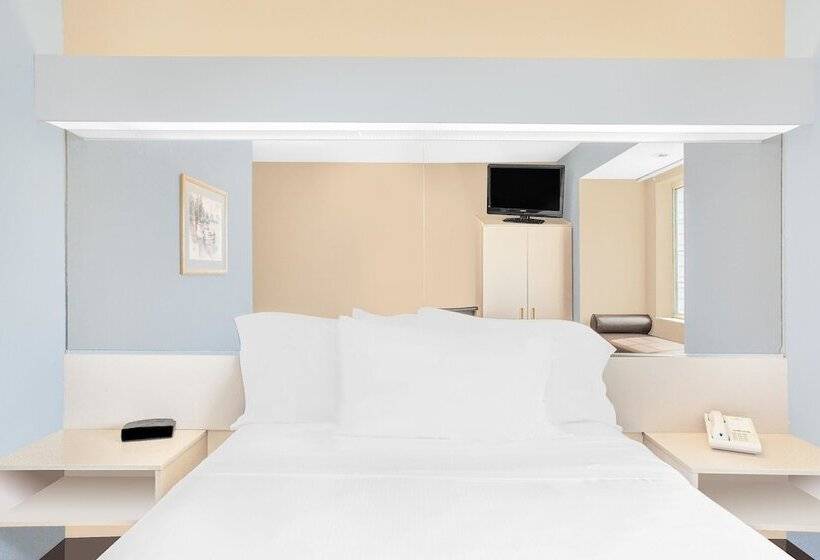 Microtel Inn And Suites Clear Lake