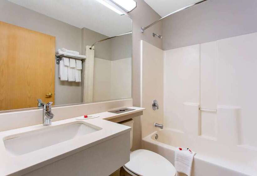 Microtel Inn & Suites By Wyndham Philadelphia Airport