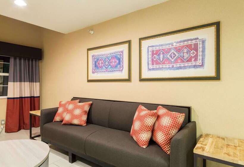 Microtel Inn And Suites Pueblo