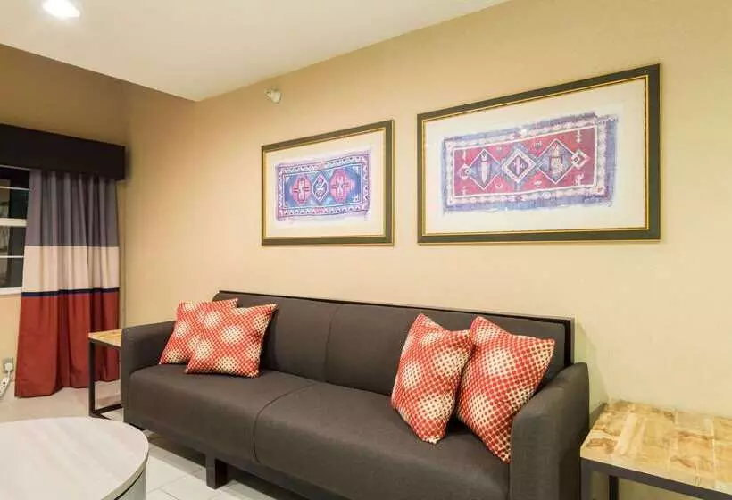 Microtel Inn And Suites Pueblo