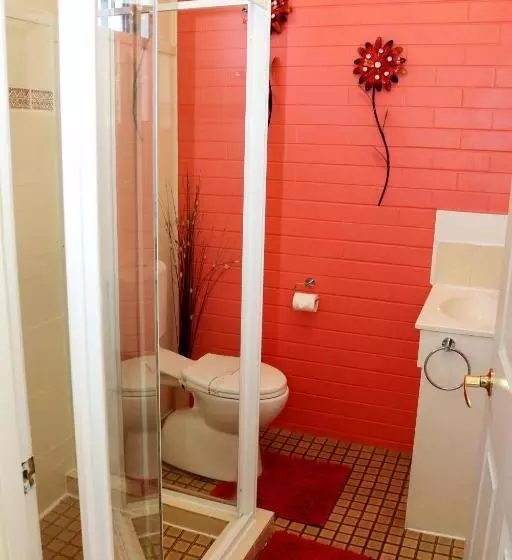 Beachlander Self Contained Holiday Apartments