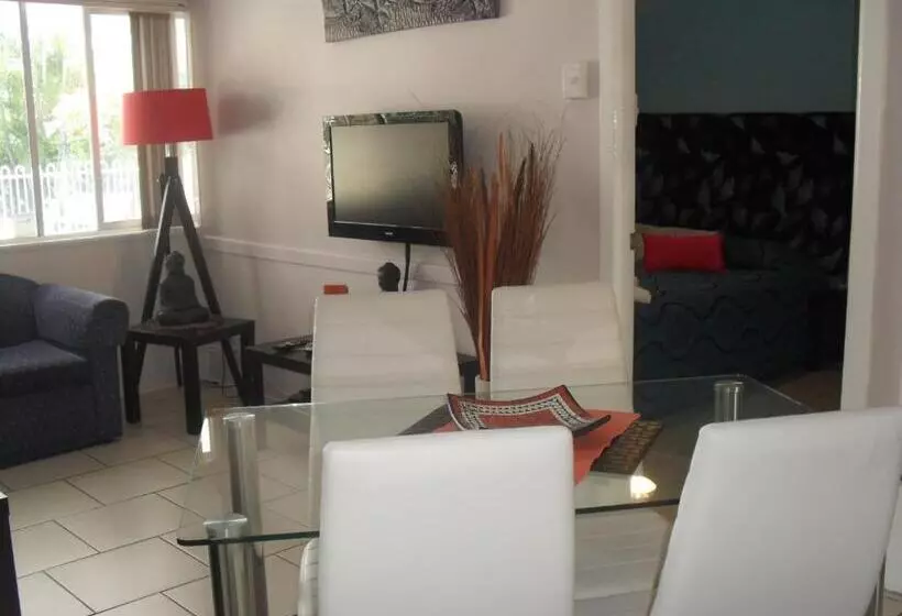 Beachlander Self Contained Holiday Apartments