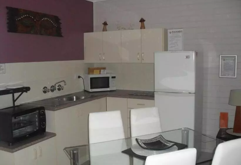 Beachlander Self Contained Holiday Apartments