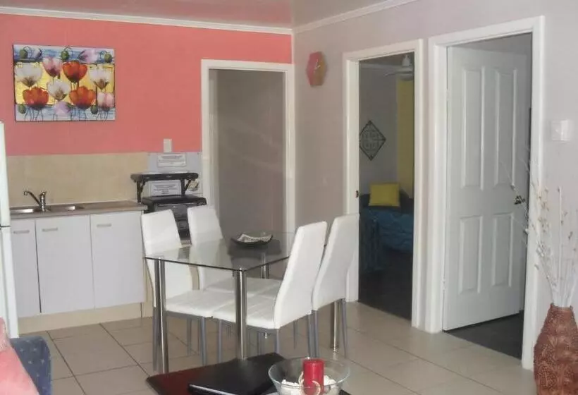 Beachlander Self Contained Holiday Apartments