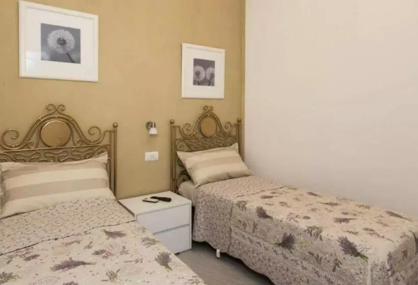 تختخواب و صبحانه Affittacamere Cecco Rooms