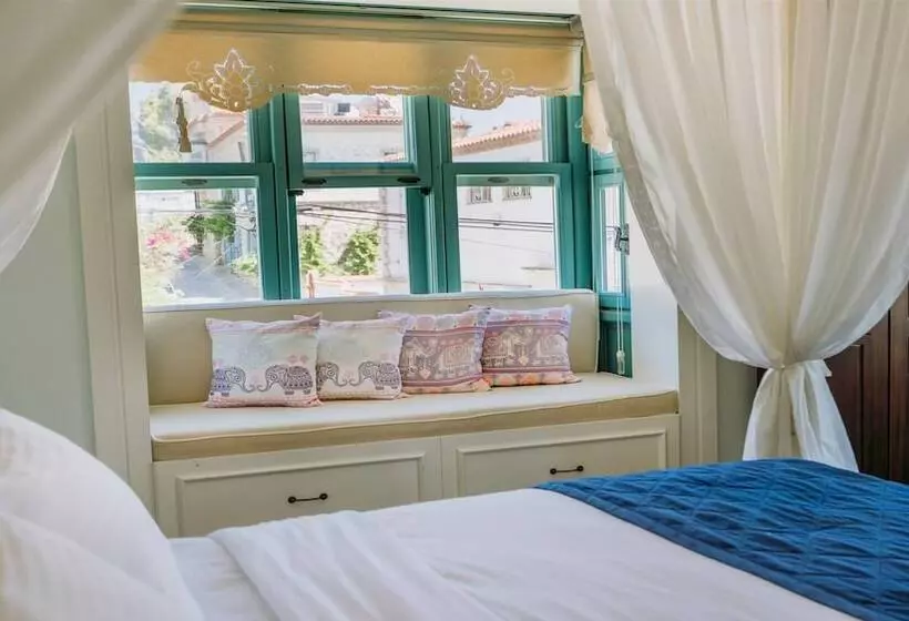 تختخواب و صبحانه Beyaz Kapi Boutique