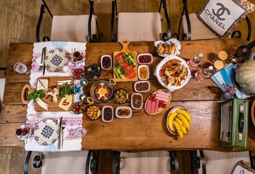 تختخواب و صبحانه Beyaz Kapi Boutique