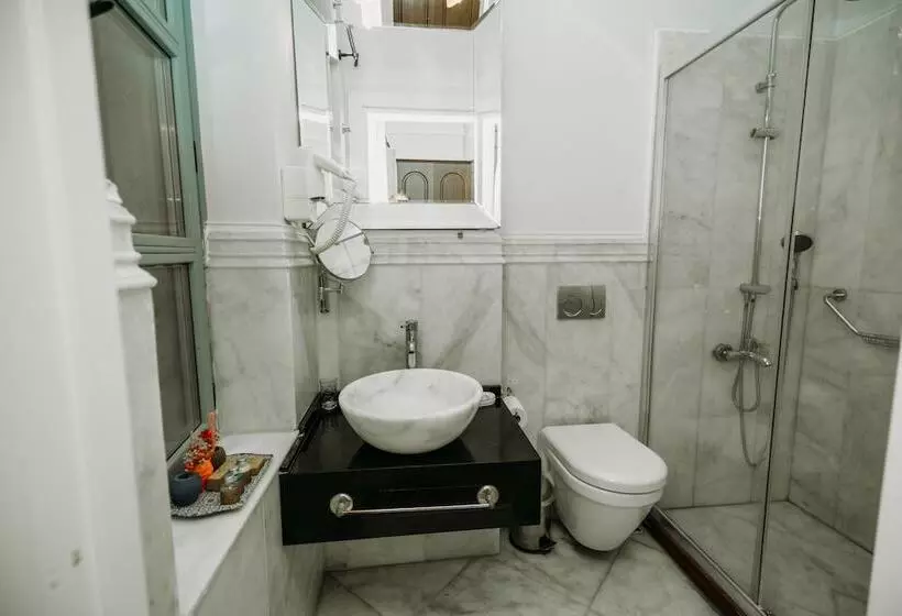 تختخواب و صبحانه Beyaz Kapi Boutique