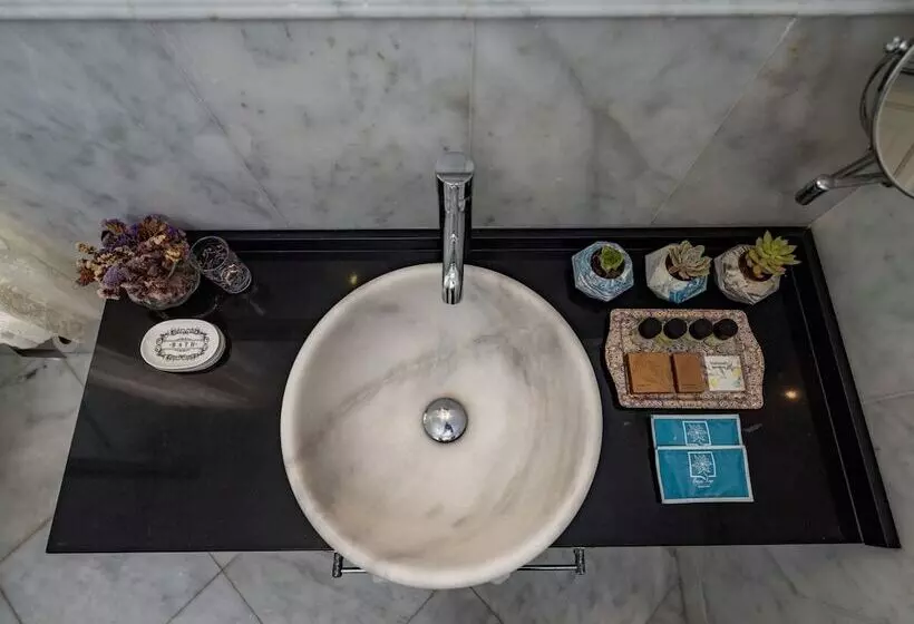 تختخواب و صبحانه Beyaz Kapi Boutique