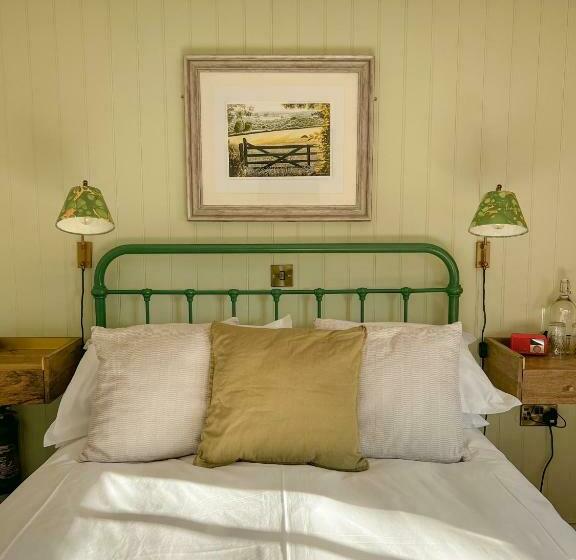 ホテル The Crown Inn