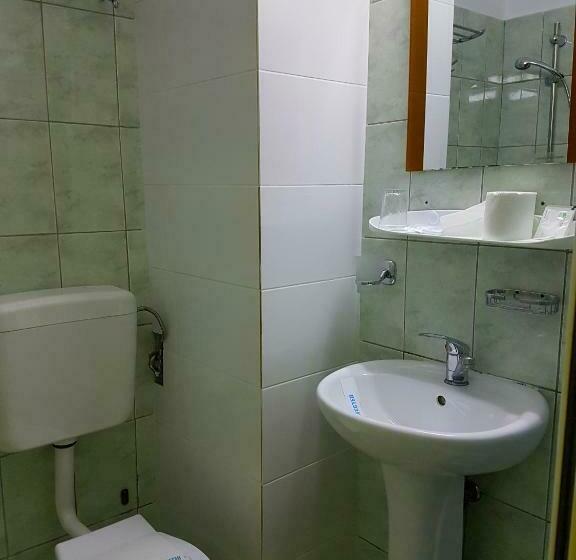 펜션 Hostel Mignon Mamaia  Private Rooms With Free Parking