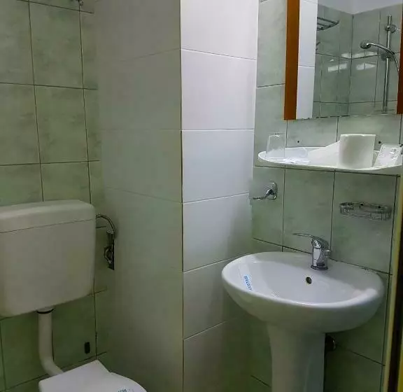 Majatalo Hostel Mignon Mamaia  Private Rooms With Free Parking