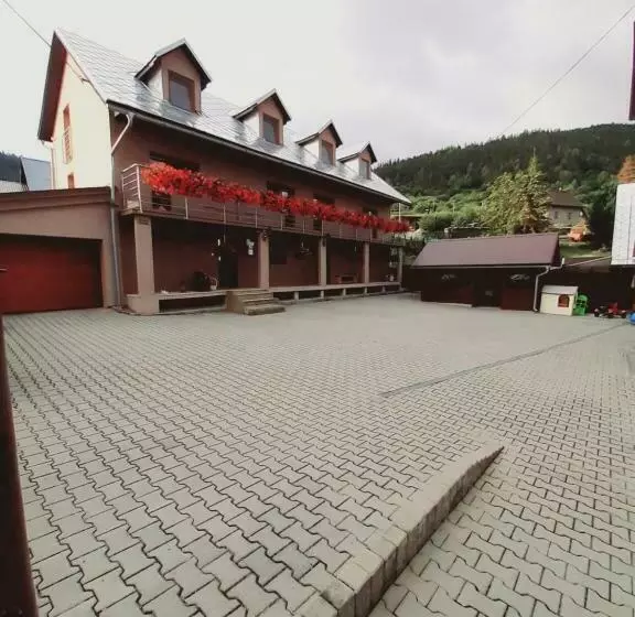 Majatalo Penzion Smrek