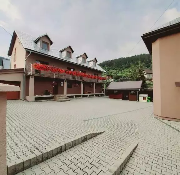 Majatalo Penzion Smrek