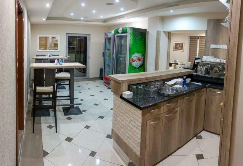 تختخواب و صبحانه Villa Maja