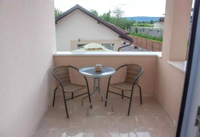 تختخواب و صبحانه Villa Maja